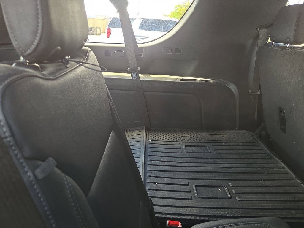 Certified 2025 Chevrolet Suburban LT AWD/4WD image 6