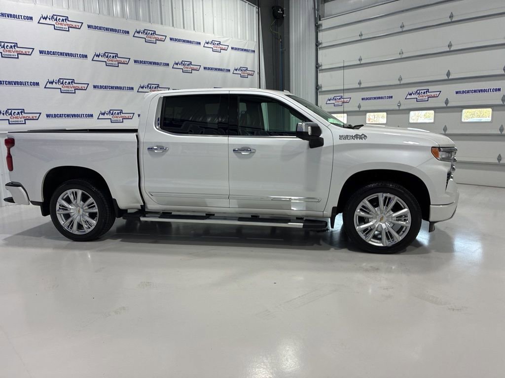 Used 2025 Chevrolet Silverado 1500 High Country w/ Technology Package image 12