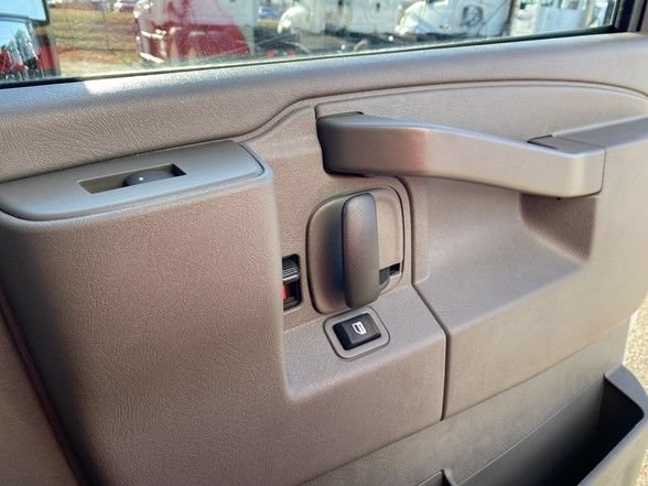 Used 2024 Chevrolet Express 3500 w/ Power Convenience Package RWD image 15