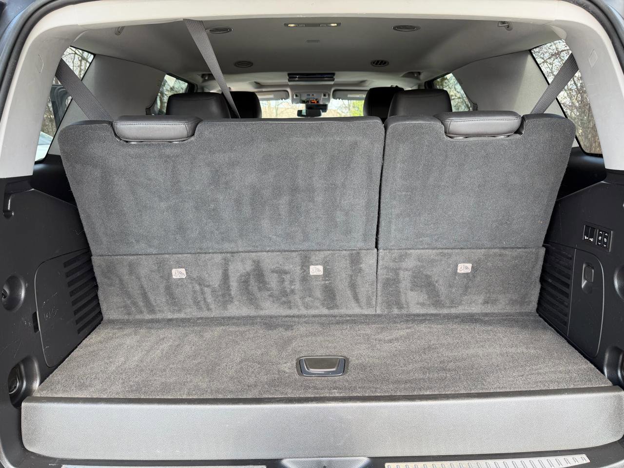 Used 2020 Cadillac Escalade Premium Luxury w/ Escalade Sport Edition image 16