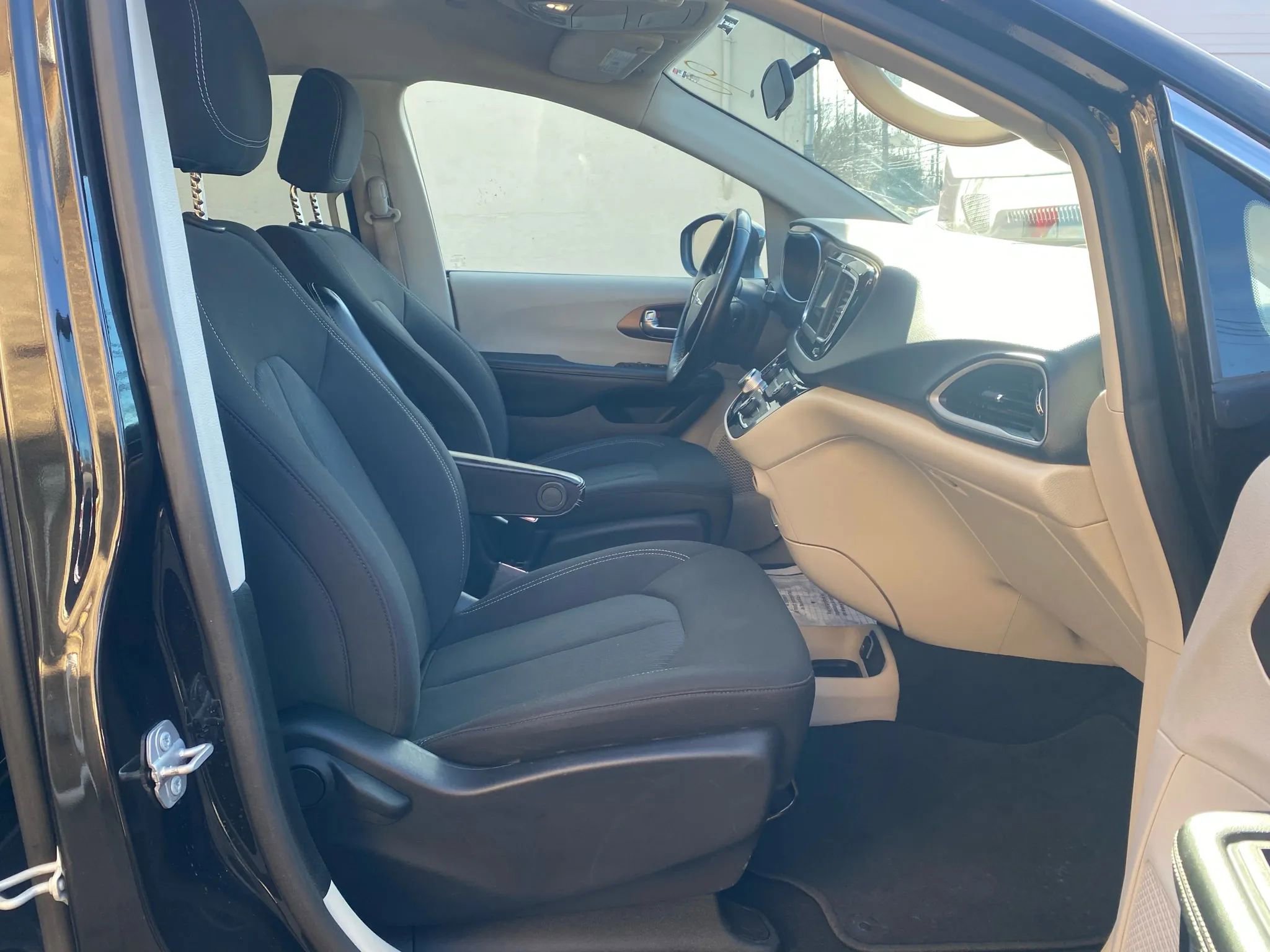 Used 2020 Chrysler Voyager LX w/ Cold Weather Group image 31