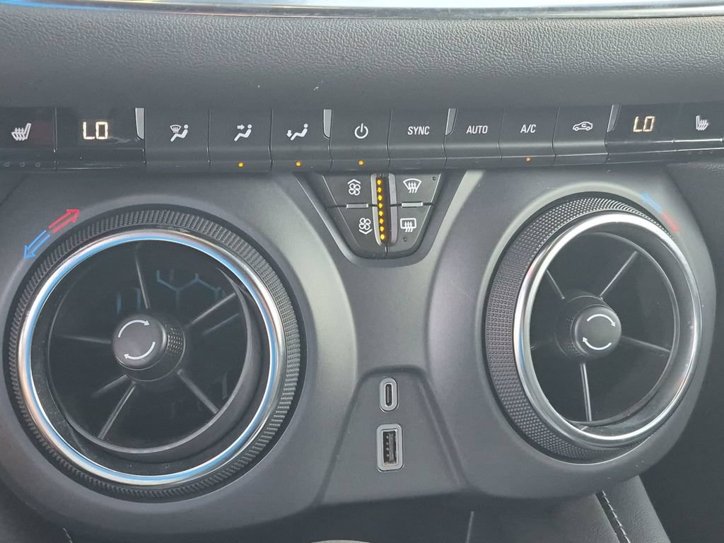 Used 2025 Chevrolet Blazer LT FWD image 18