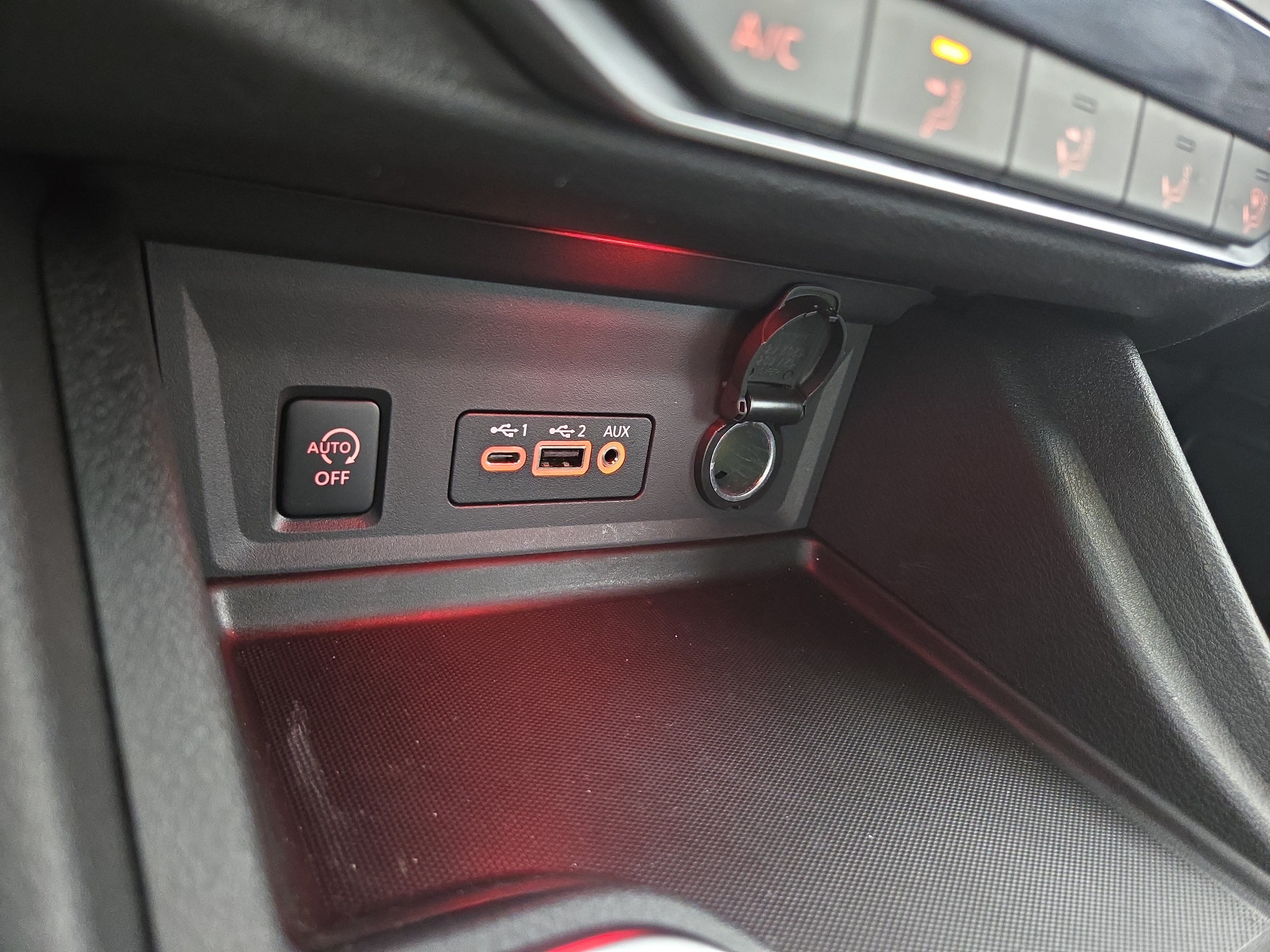 Used 2025 Nissan Sentra SV FWD image 25