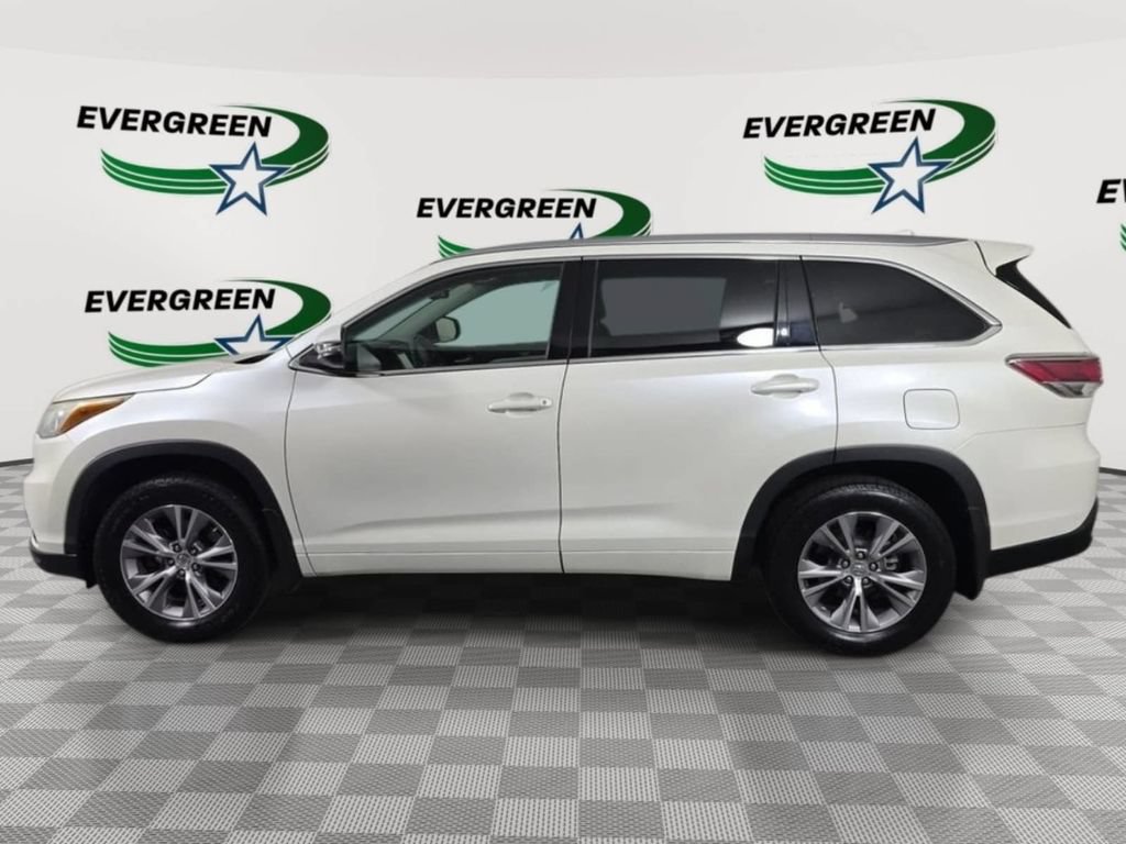 Used 2015 Toyota Highlander XLE AWD/4WD image 2