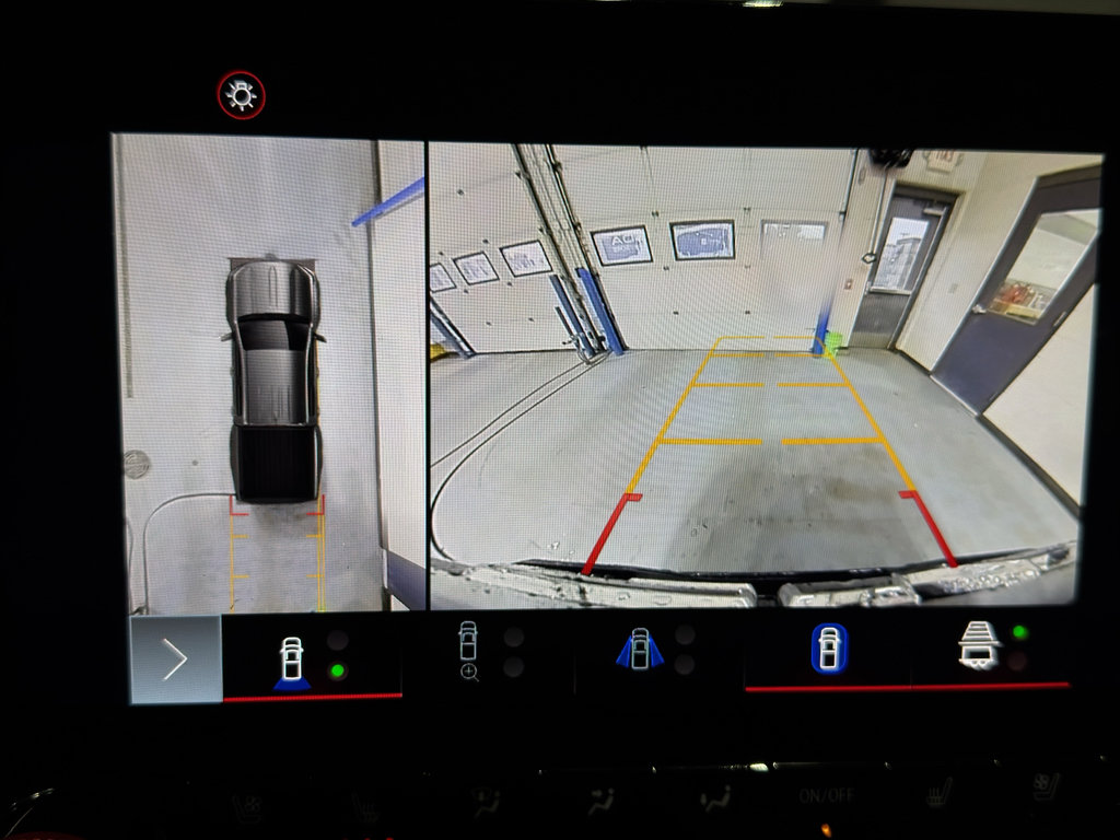 Used 2024 GMC Canyon AT4X image 30