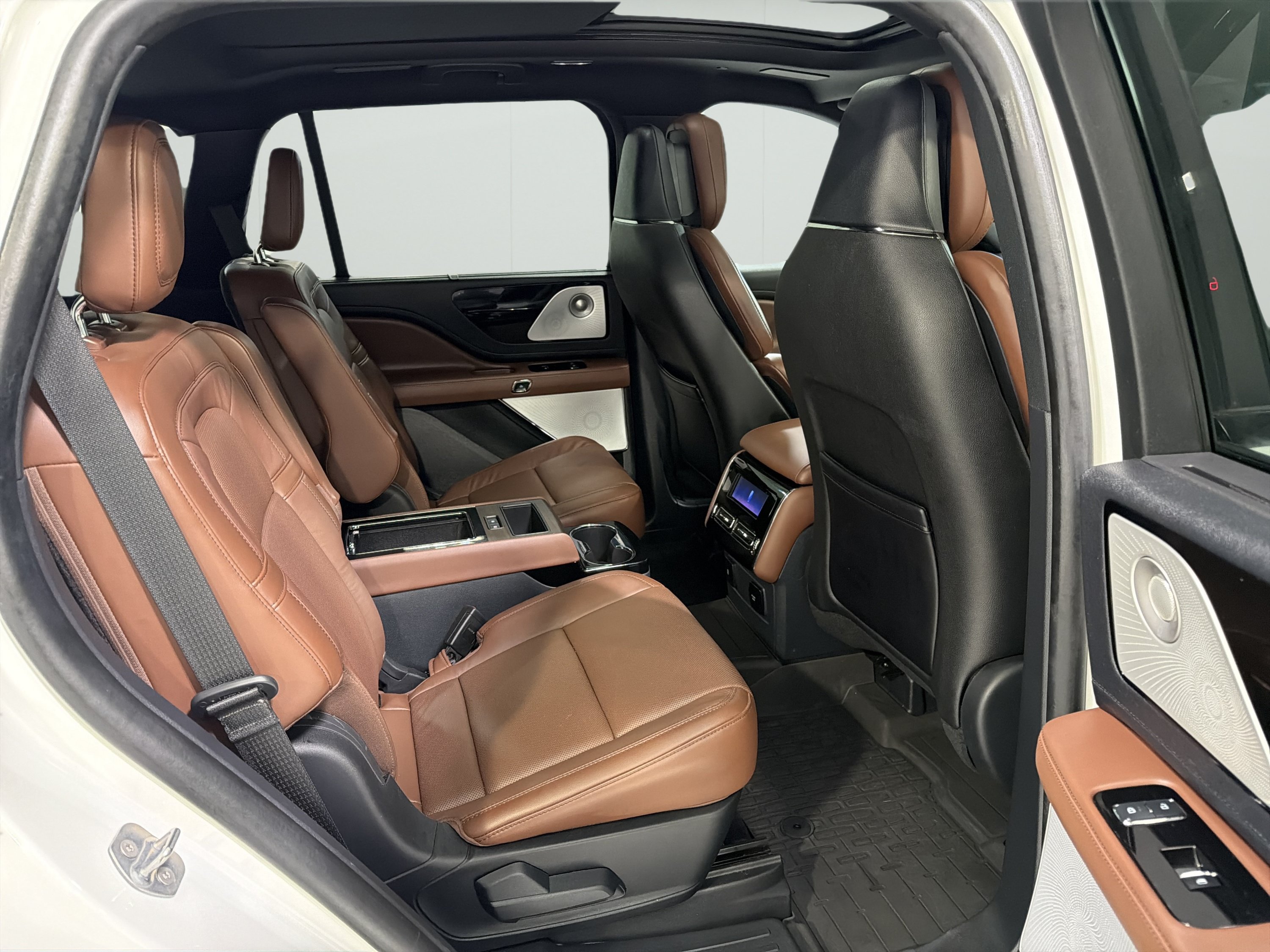 Used 2025 Lincoln Aviator Reserve w/ Equipment Group 201A AWD/4WD image 13