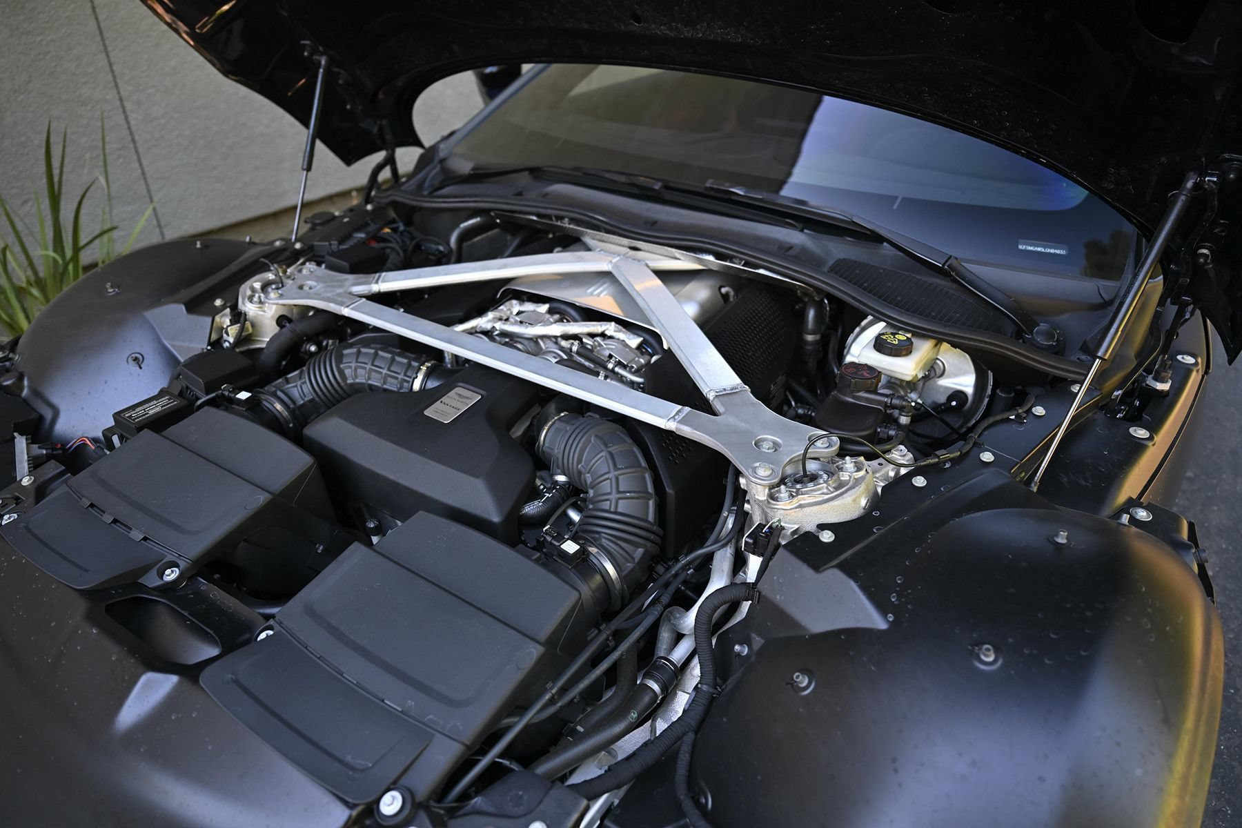 Used 2020 Aston Martin V8 Vantage Coupe RWD image 42