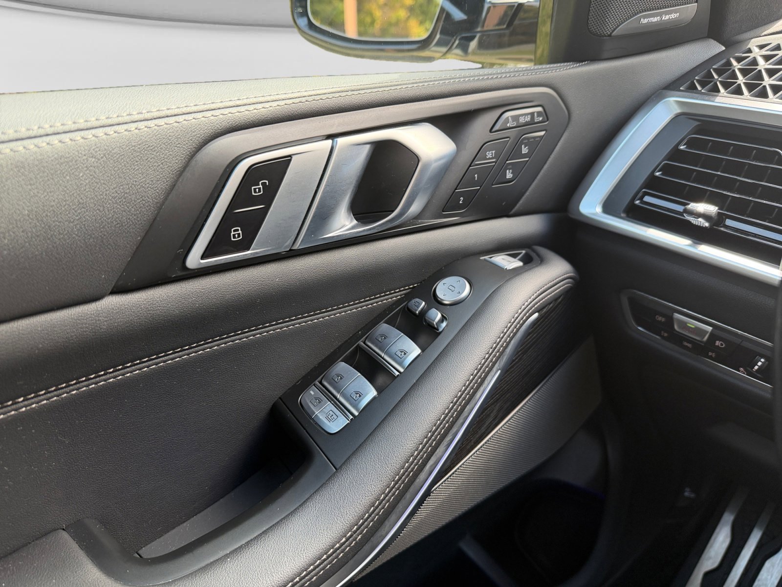 Used 2023 BMW X7 xDrive40i w/ Executive Package AWD/4WD image 13