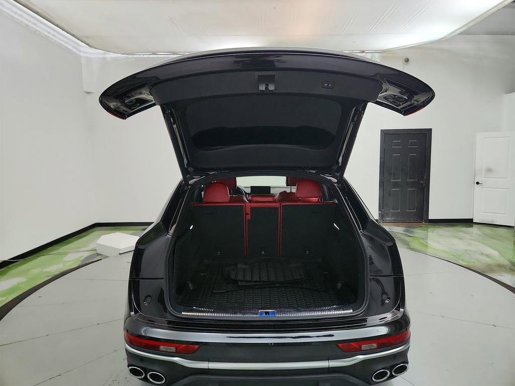 Used 2022 Audi SQ5 Prestige w/ Prestige Package image 32