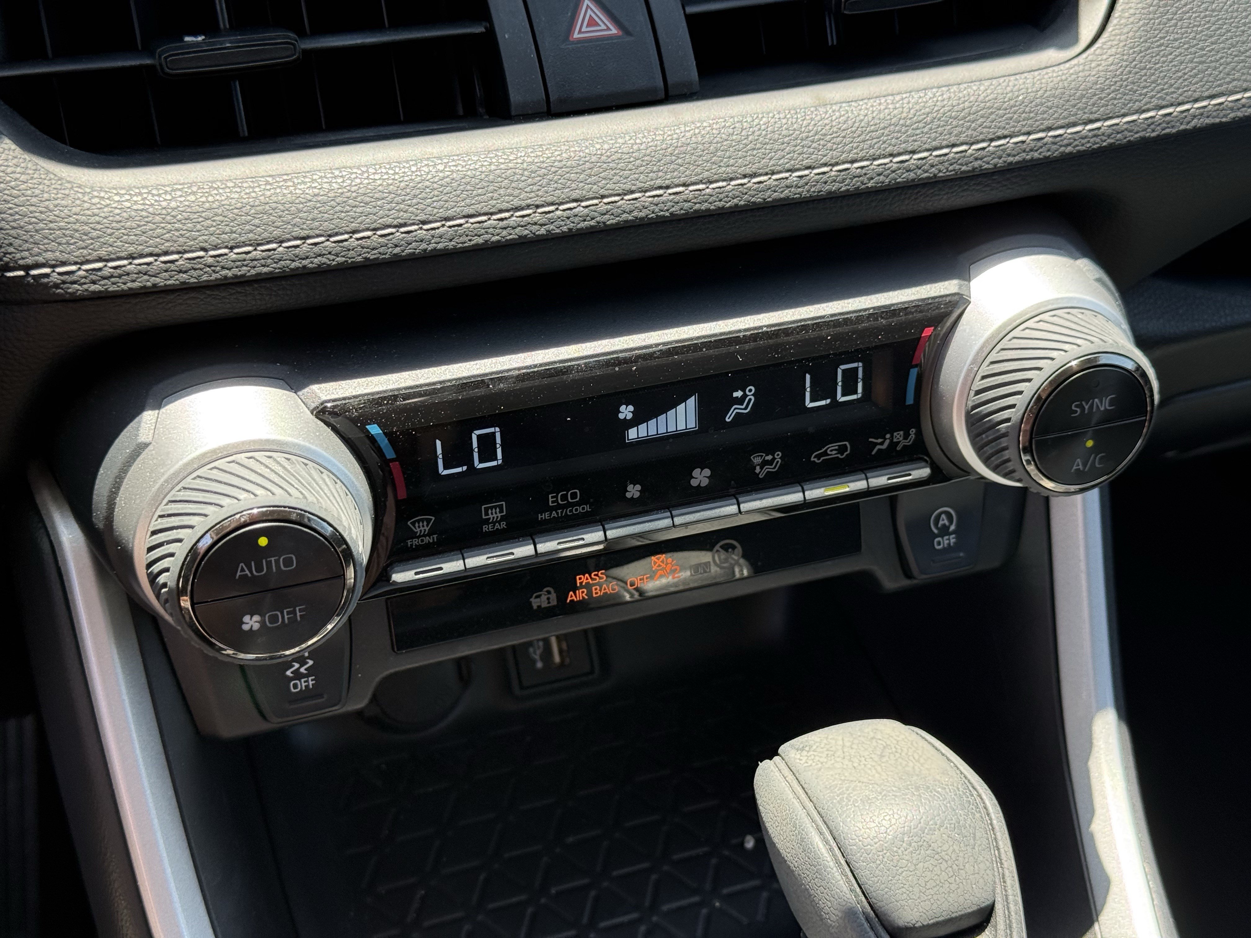 Used 2025 Toyota RAV4 XLE FWD image 23