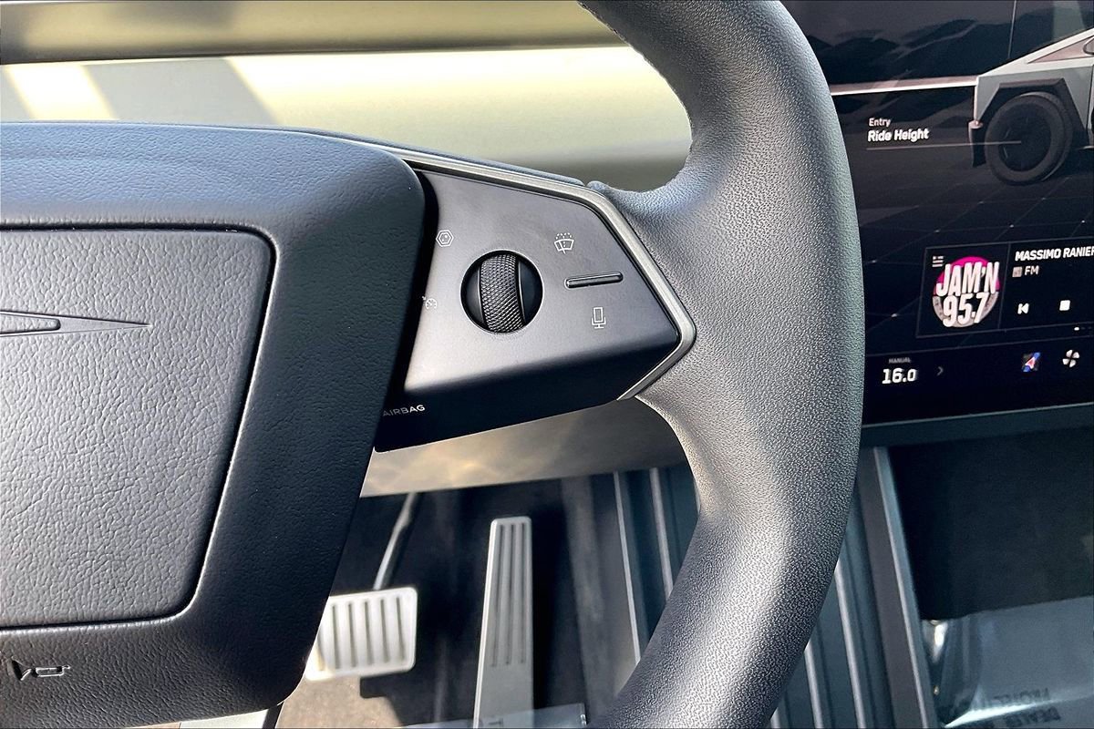 Used 2025 Tesla Cybertruck AWD Crew Cab image 21