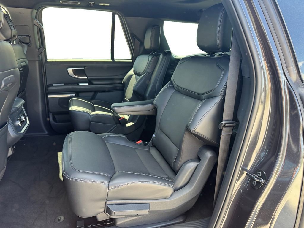 New 2026 Ford Expedition Max Platinum w/ Stealth Appearance Package AWD/4WD image 16