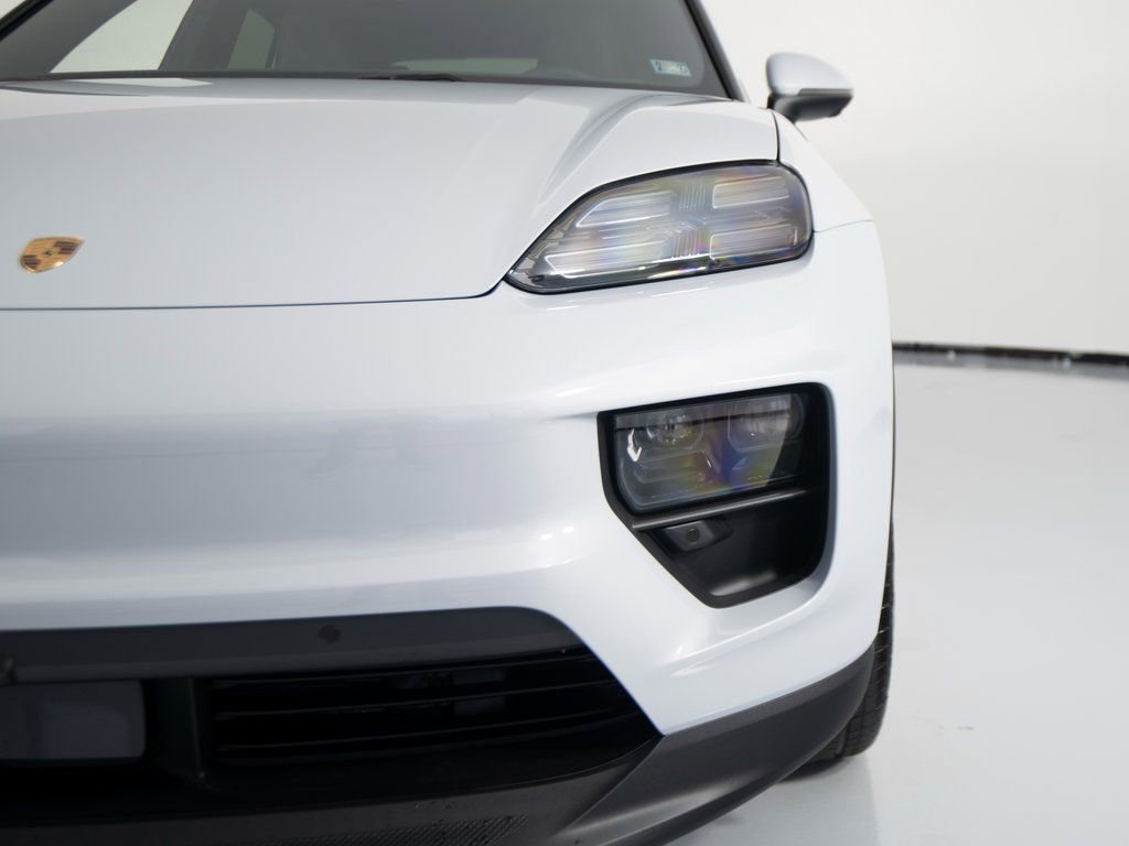 New 2026 Porsche Macan 4S Electric image 14