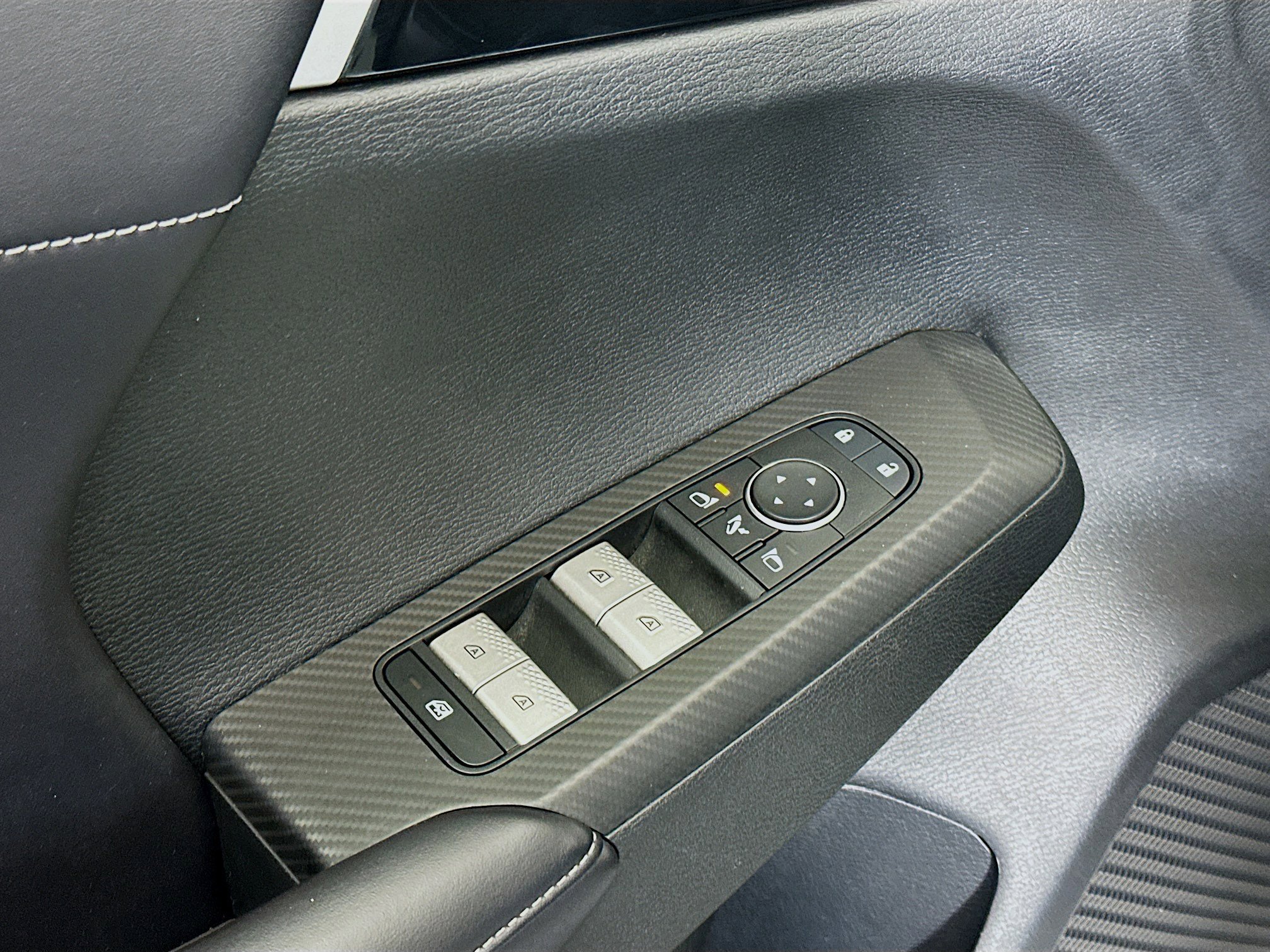 Used 2024 Mitsubishi Outlander SE image 15