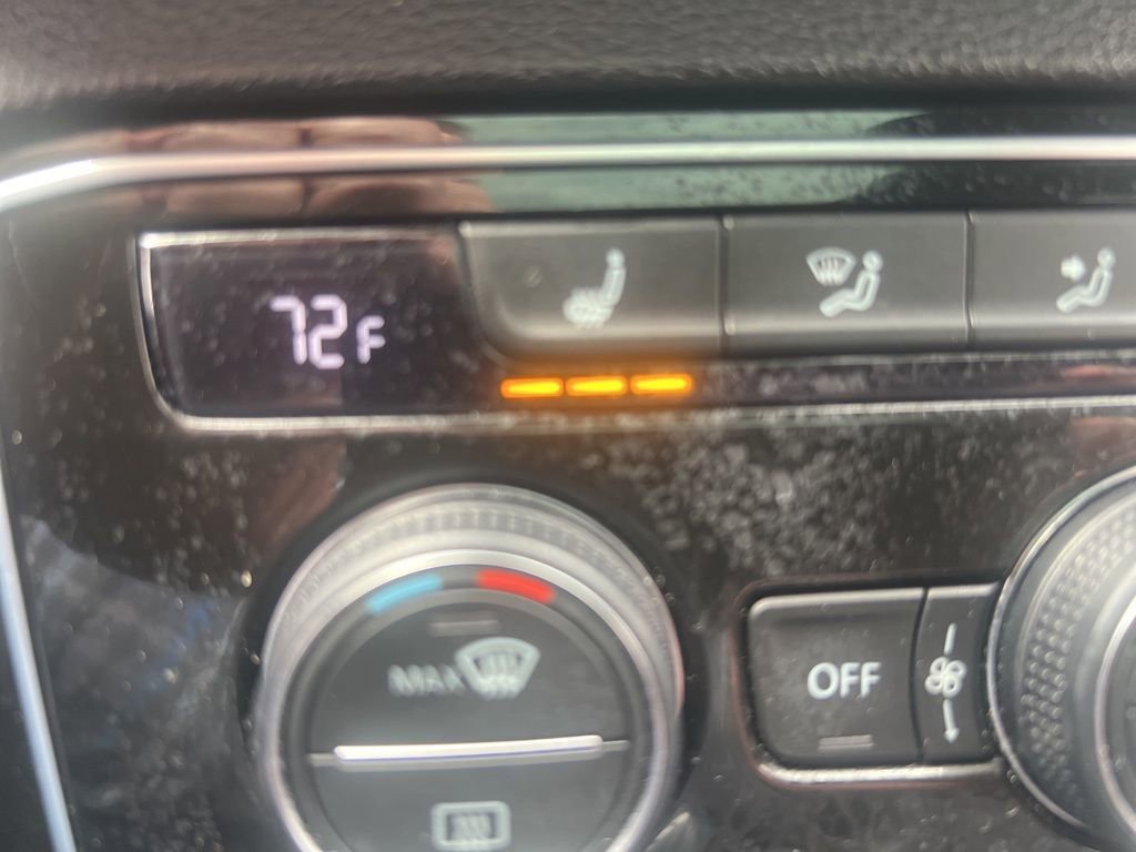 Used 2022 Volkswagen Atlas Cross Sport SEL R-Line AWD/4WD image 33