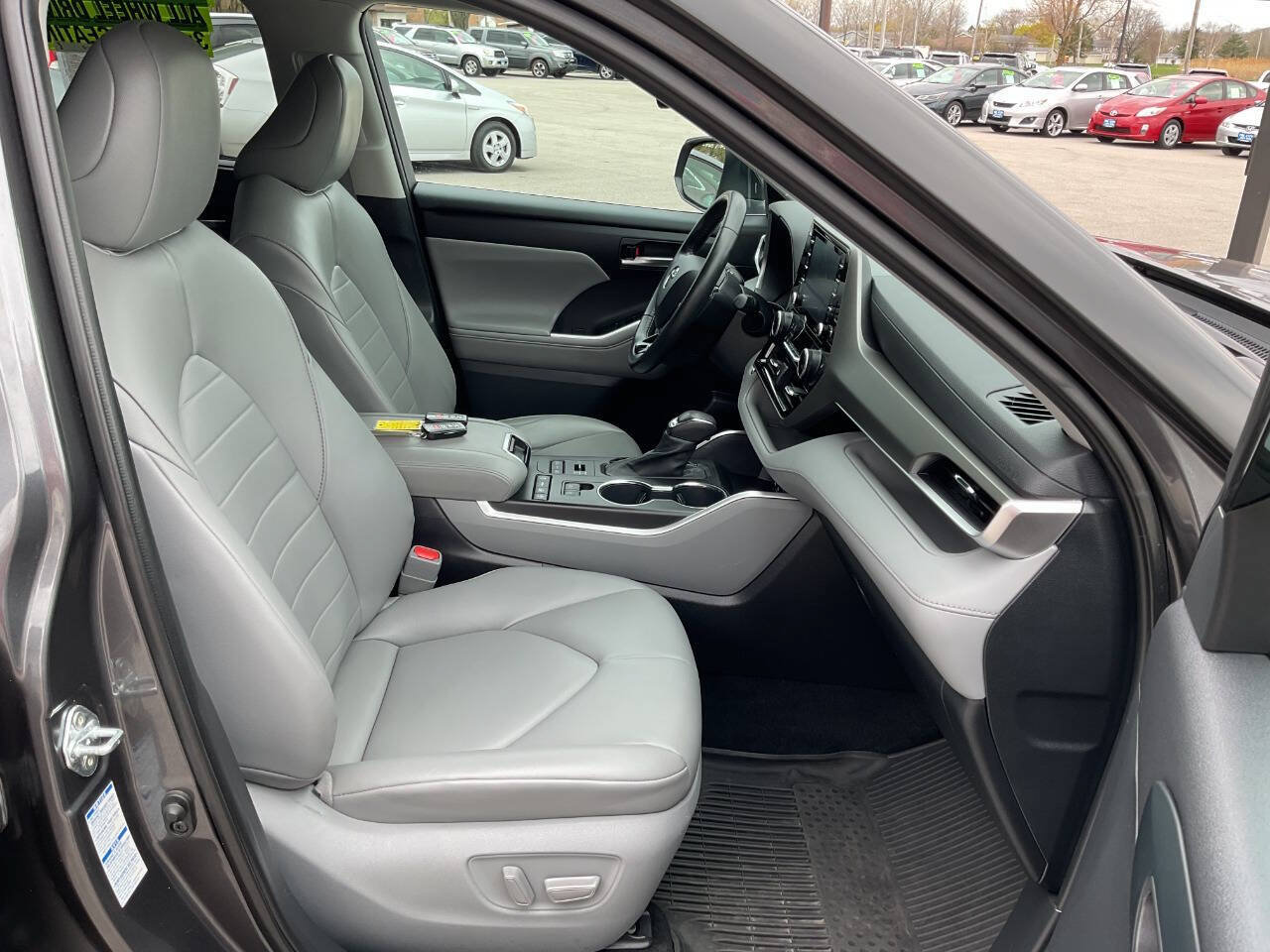 Used 2021 Toyota Highlander XLE AWD/4WD image 54