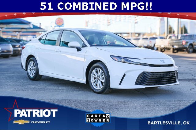 Used 2025 Toyota Camry LE image 1