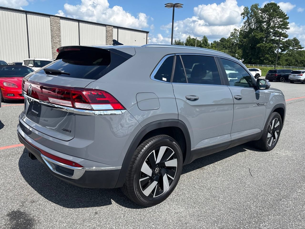 Used 2025 Volkswagen Atlas Cross Sport SEL AWD/4WD image 9