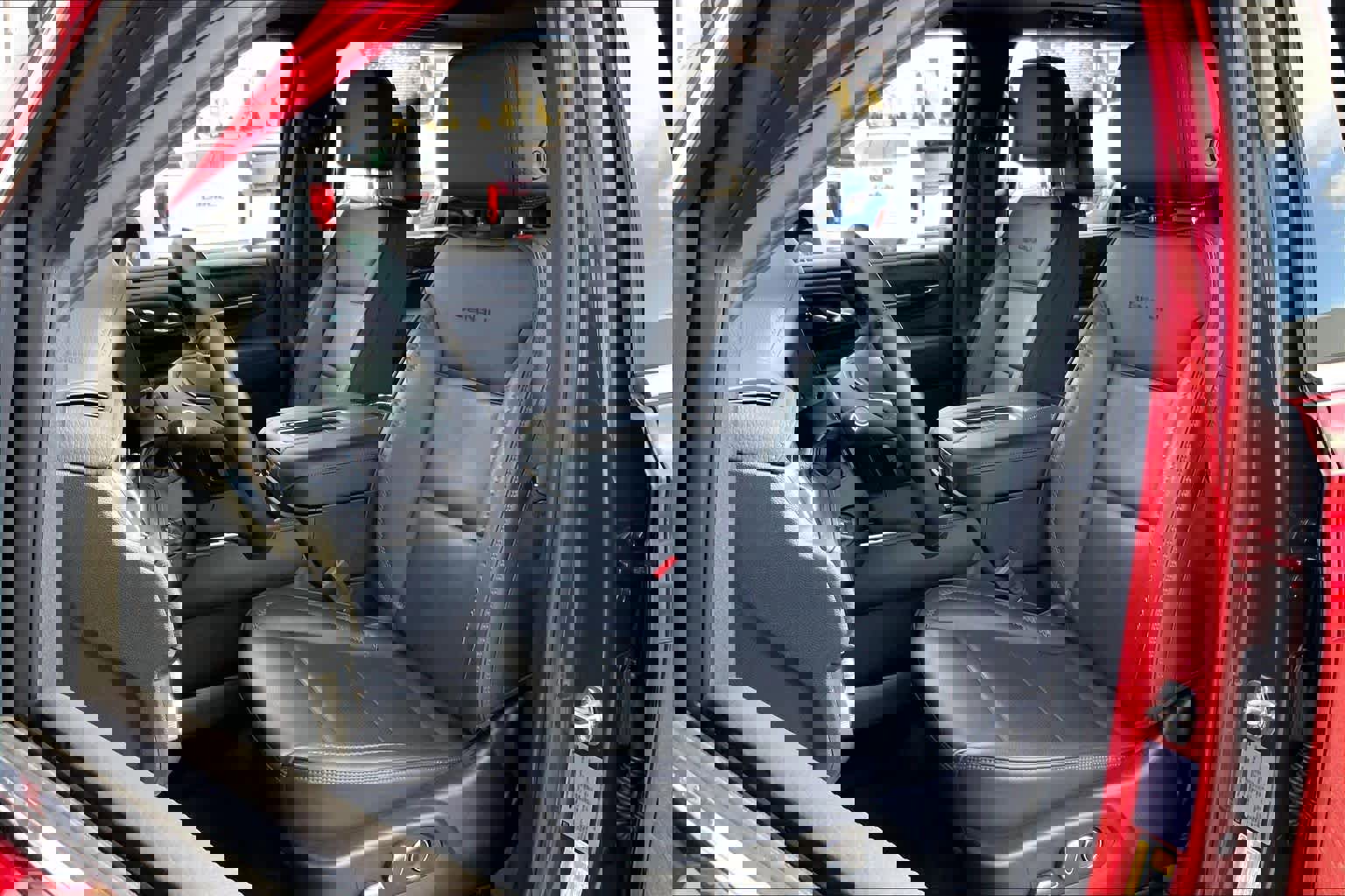 Used 2024 GMC Yukon XL Denali w/ Advanced Technology Package image 8