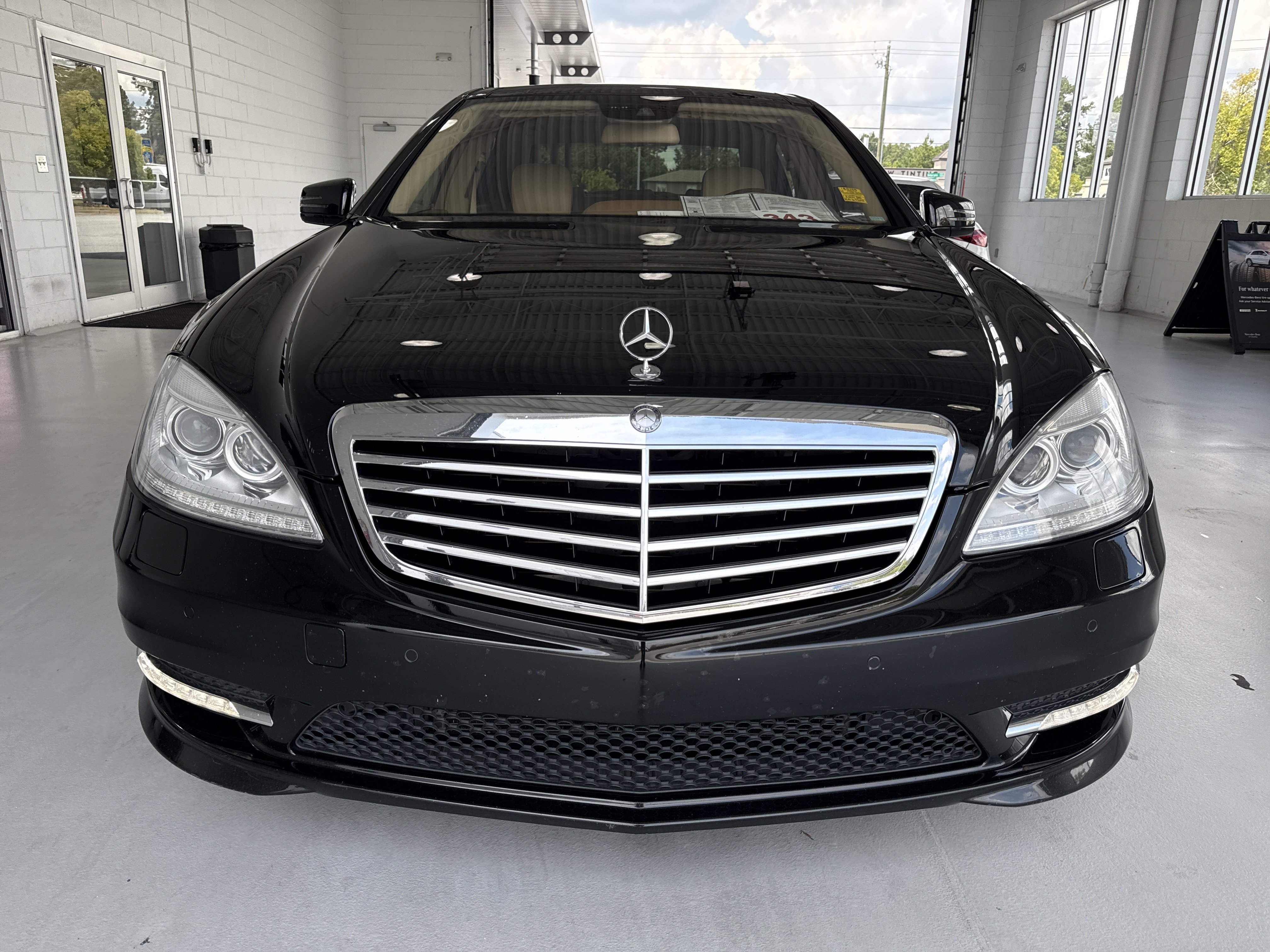 Used 2011 Mercedes-Benz S 550 image 16