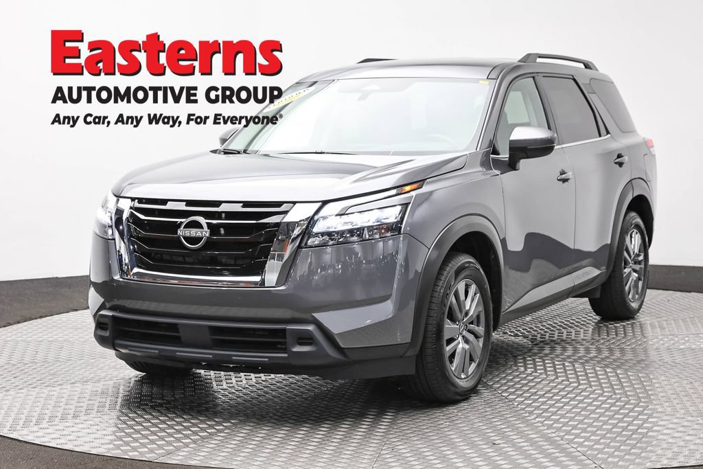 Used 2025 Nissan Pathfinder SV FWD image 1