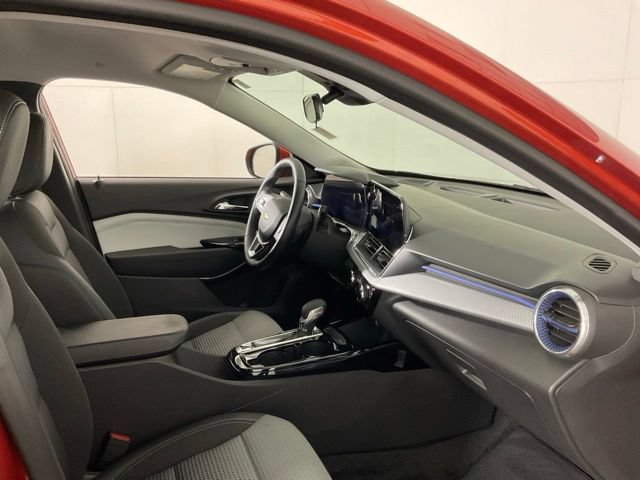 Used 2024 Chevrolet Trax LT w/ Driver Confidence Package FWD image 33