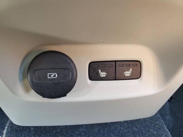 Certified 2023 Volvo XC40 B5 Plus w/ Driver Assist Package image 32