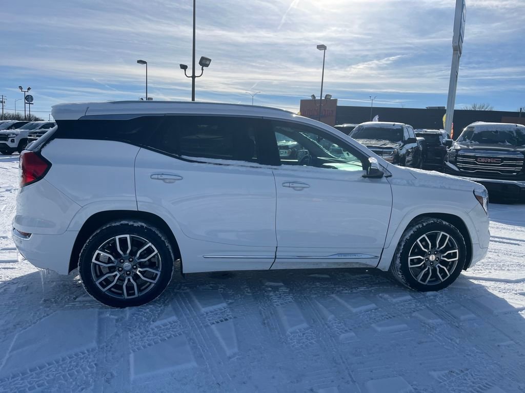 Used 2022 GMC Terrain Denali w/ Denali Premium Package image 6
