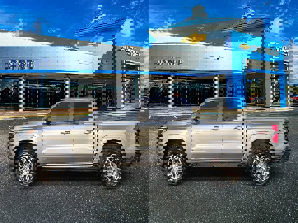 Certified 2024 Chevrolet Colorado Z71 w/ Z71 Convenience Package 2 AWD/4WD image 7