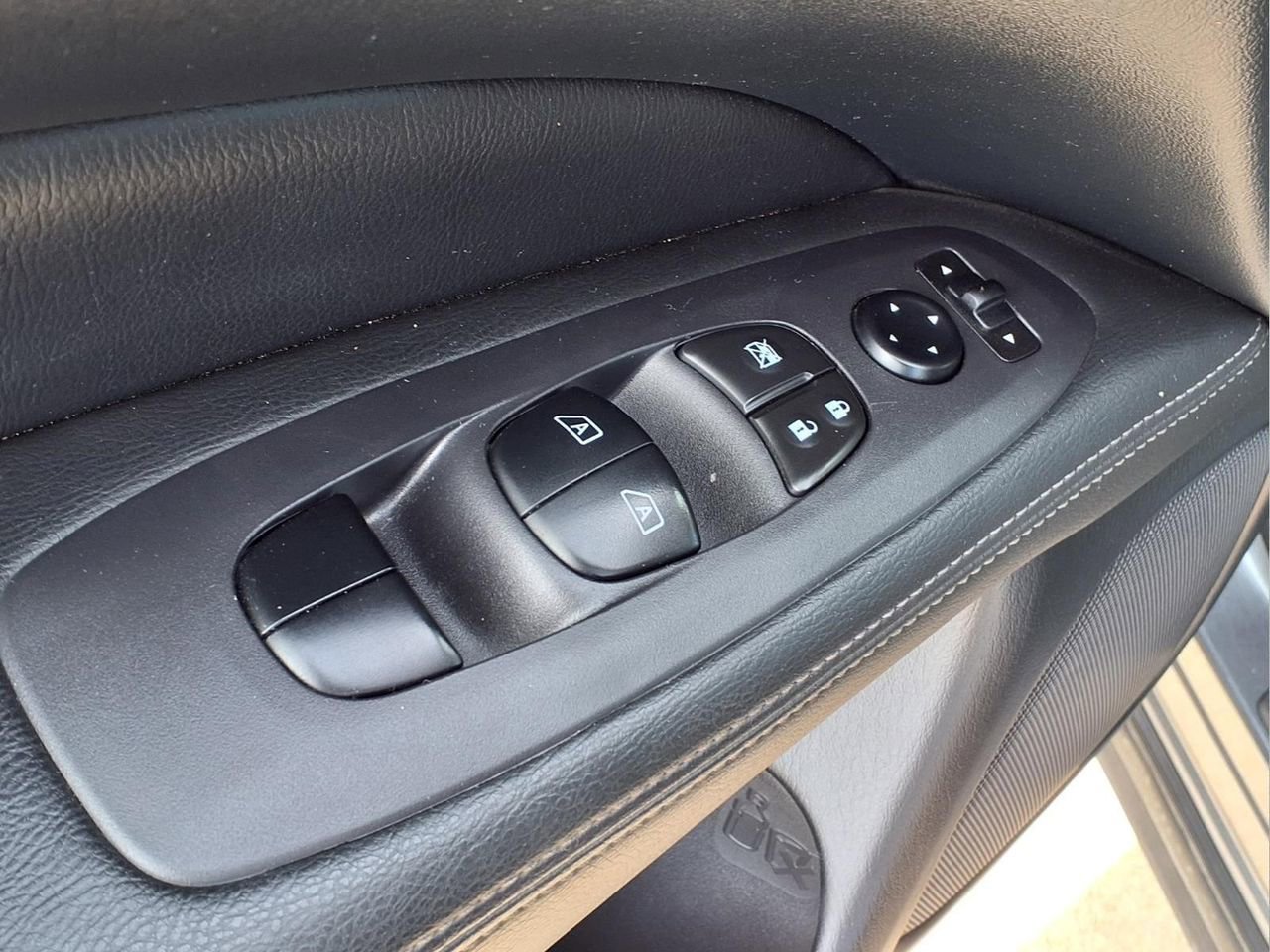Used 2020 Nissan Pathfinder SV AWD/4WD image 14