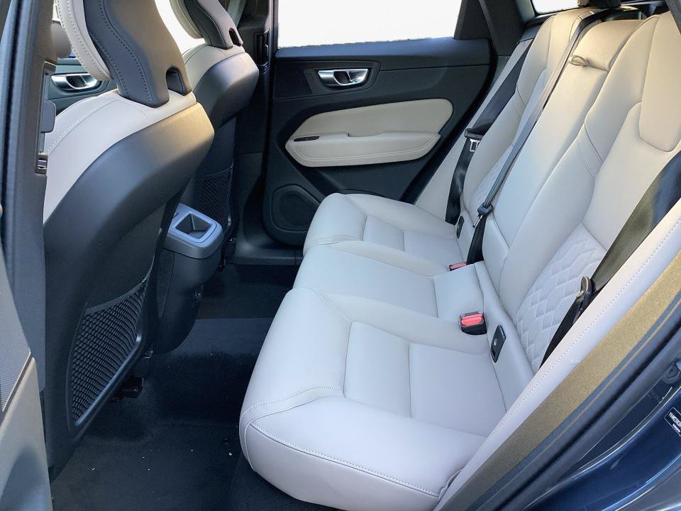 New 2027 Volvo XC60 B5 Plus AWD/4WD image 13