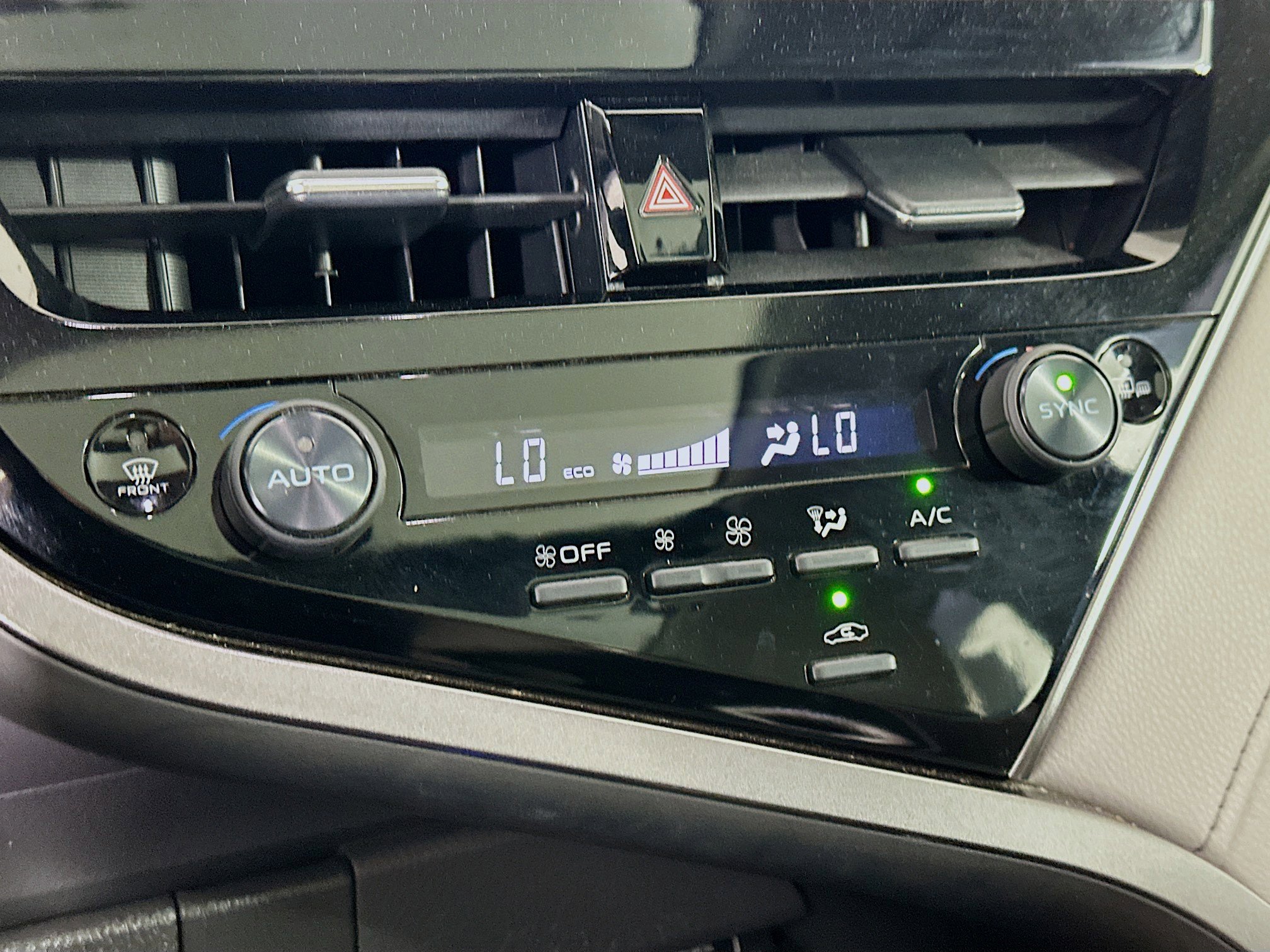 Used 2021 Toyota Camry XLE image 23