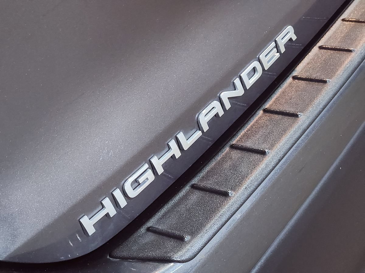 Used 2024 Toyota Highlander XLE FWD image 25