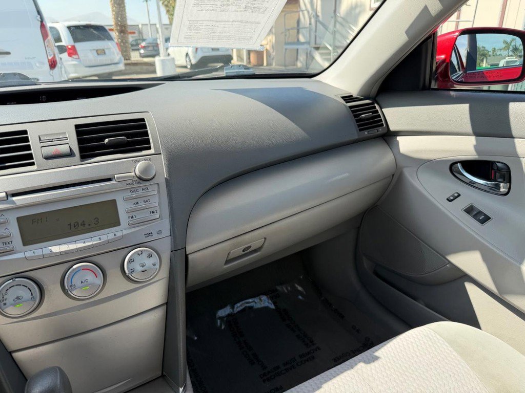 Used 2011 Toyota Camry LE image 24