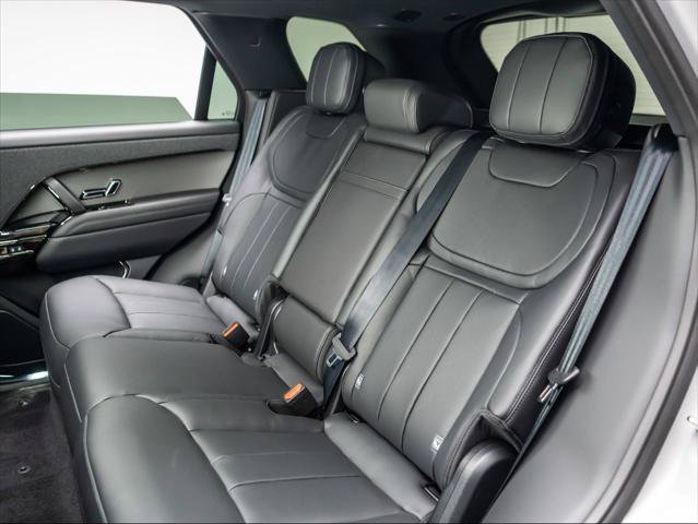 New 2026 Land Rover Range Rover Sport Dynamic SE AWD/4WD image 17