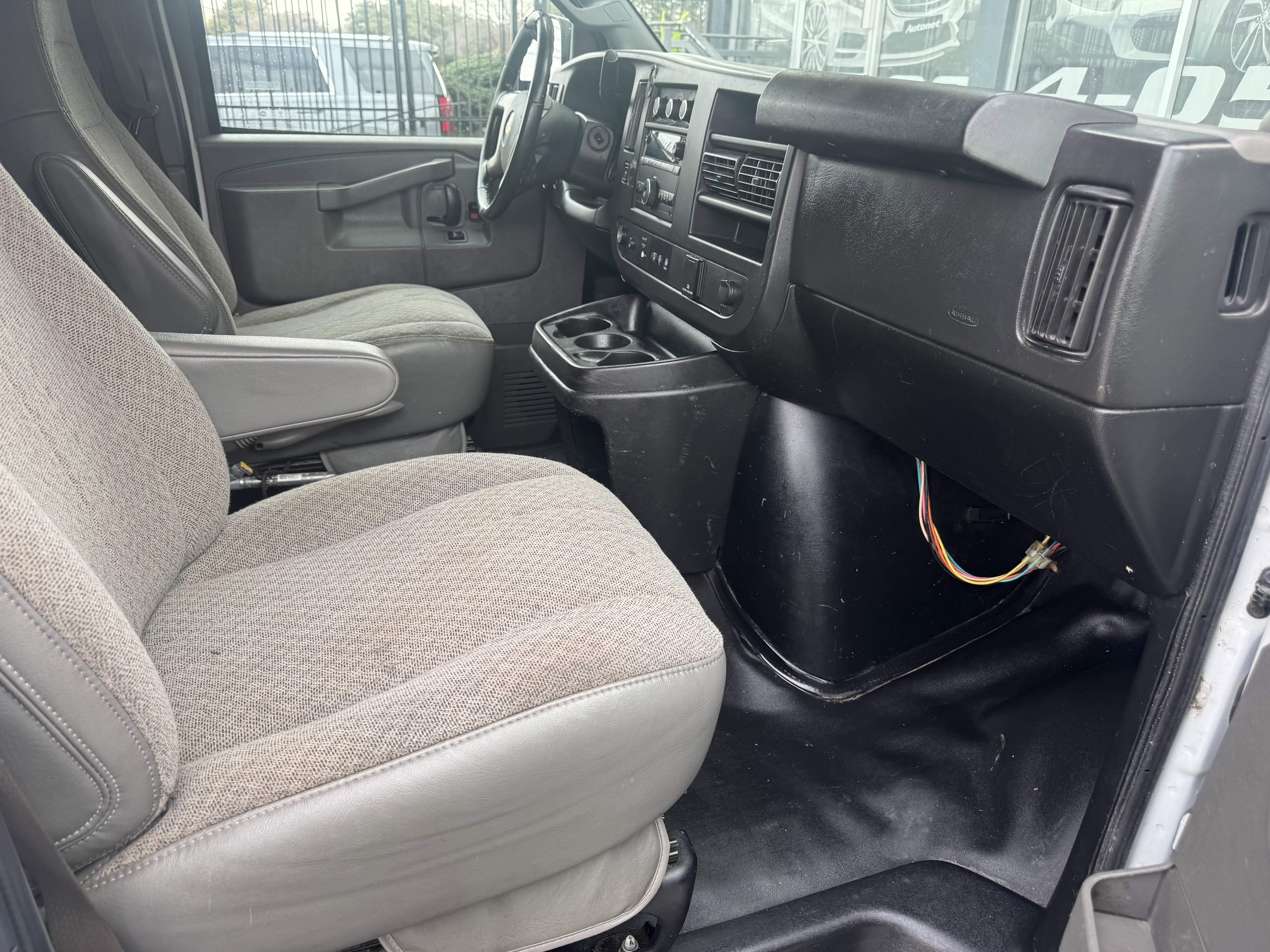 Used 2019 Chevrolet Express 2500 w/ Enhanced Convenience Package image 11