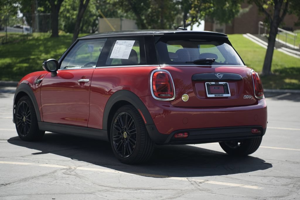Certified 2024 MINI Cooper SE w/ Signature Upholstery Package FWD image 3
