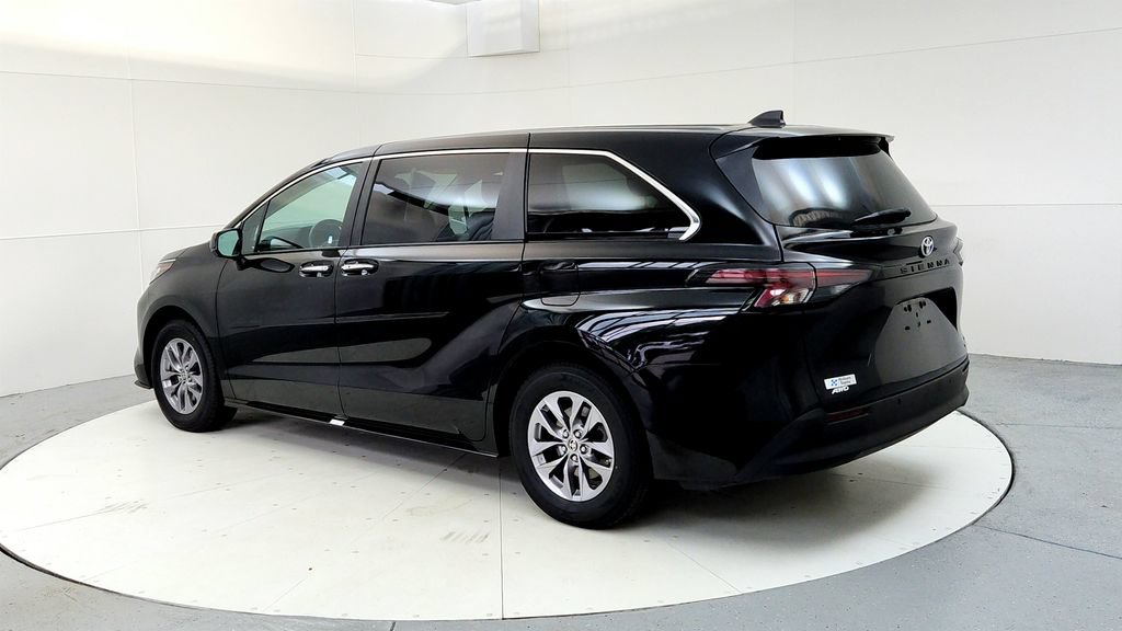 Certified 2023 Toyota Sienna XLE AWD/4WD image 4