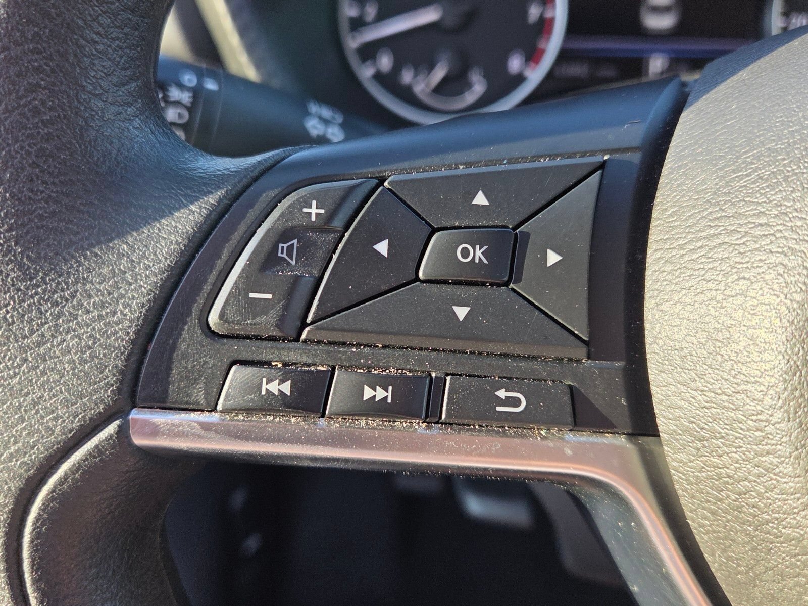 Used 2024 Nissan Sentra SV FWD image 25
