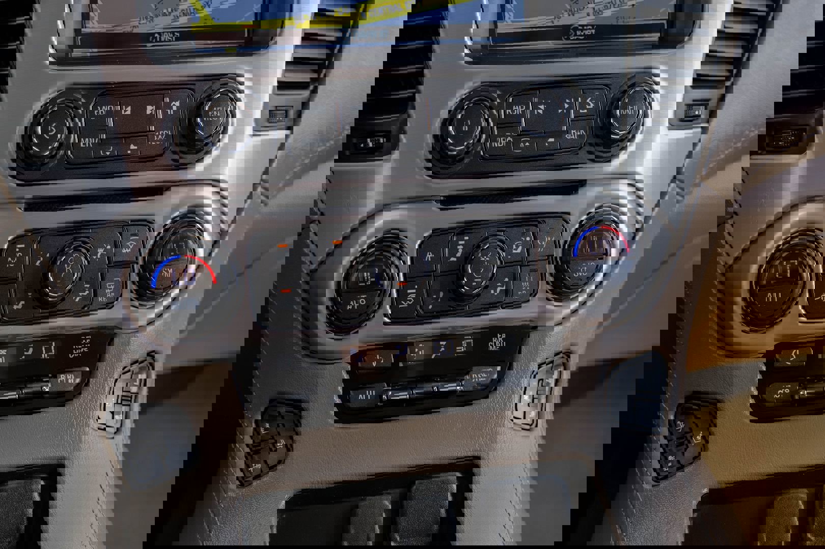 Used 2018 GMC Yukon SLT w/ Open Road Package image 25