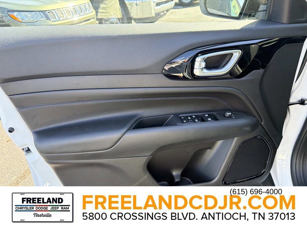 New 2026 Jeep Compass Latitude image 19