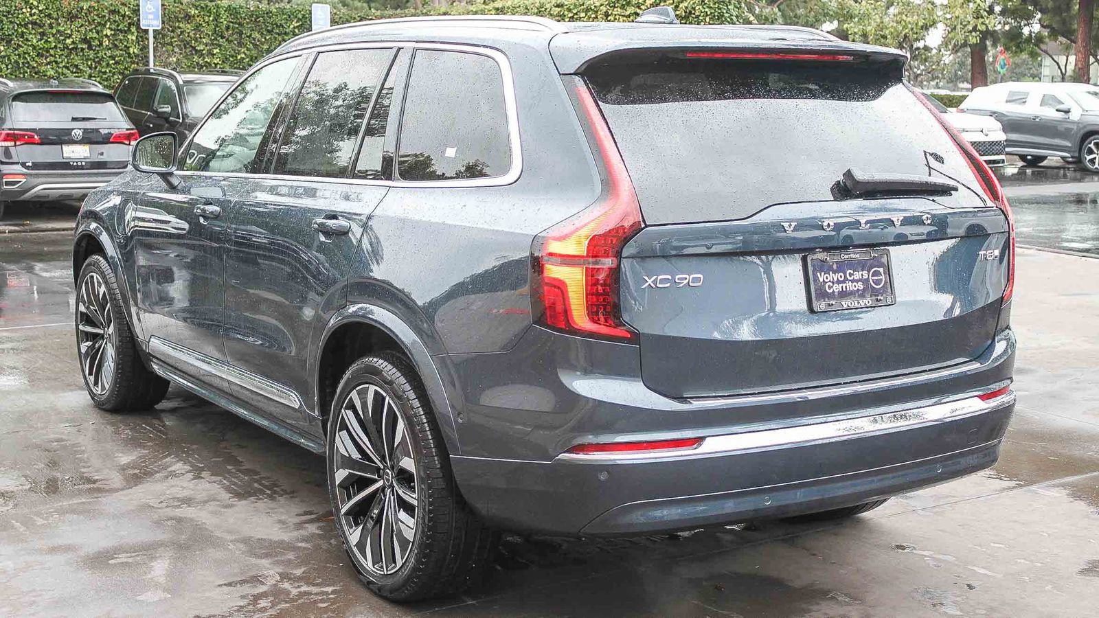 New 2026 Volvo XC90 T8 Plus w/ Protection Package Premier AWD/4WD image 8