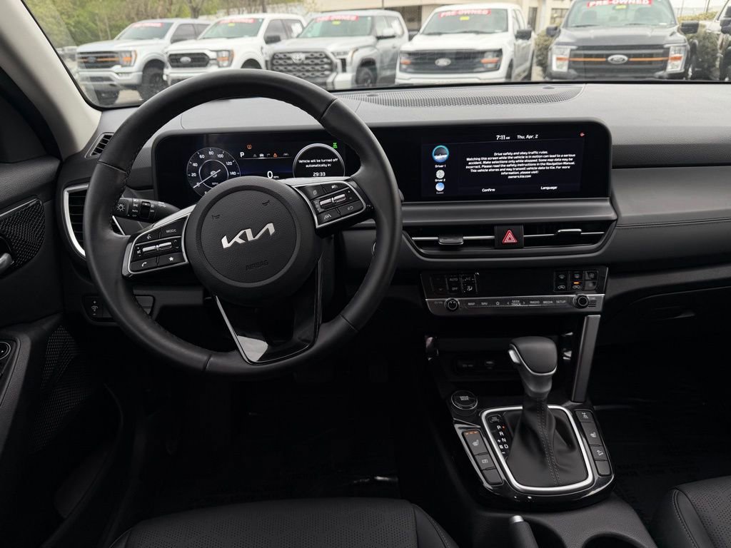 Used 2024 Kia Seltos EX image 17