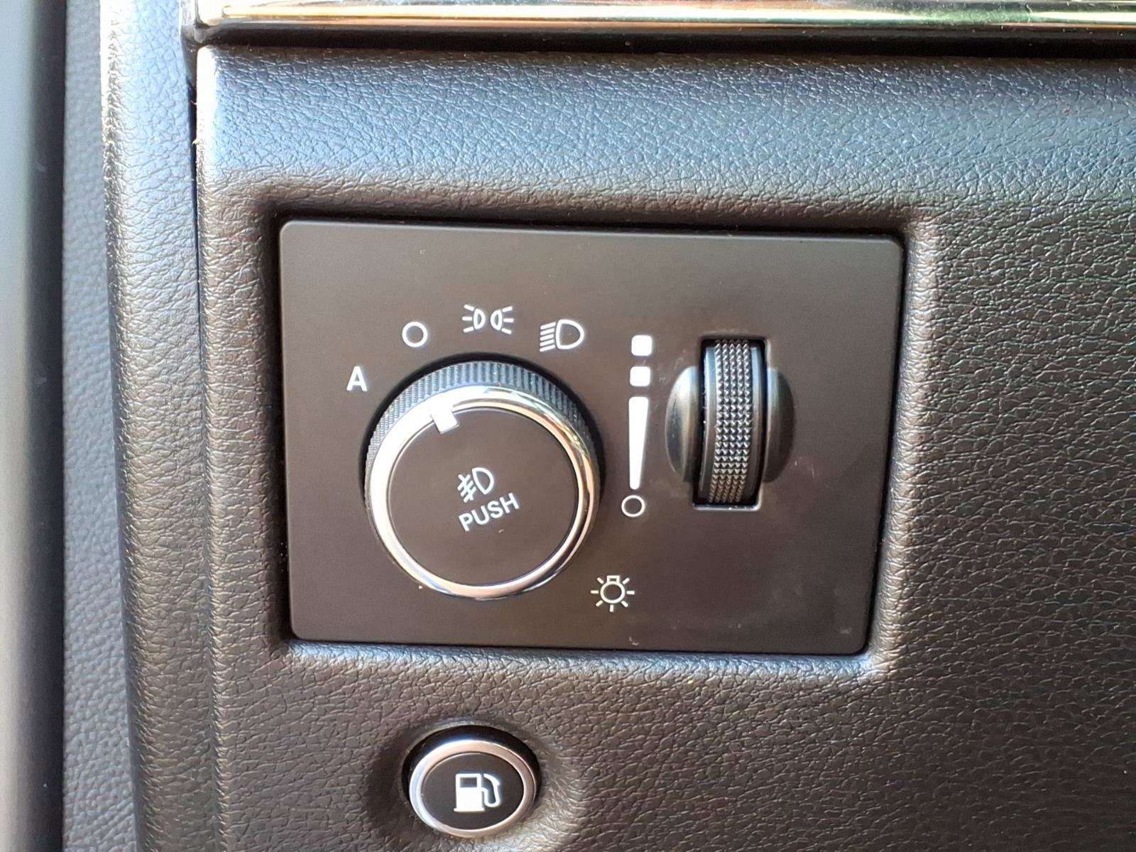 Used 2019 Jeep Grand Cherokee Limited X image 19