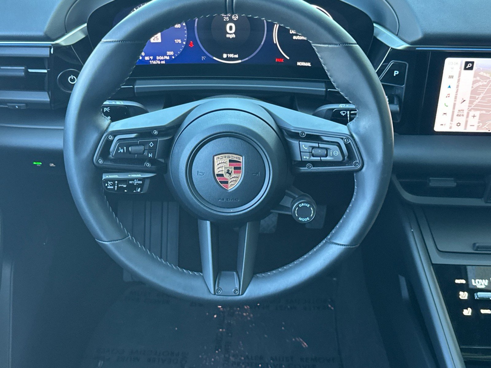 Used 2025 Porsche Macan 4 Electric AWD/4WD image 14