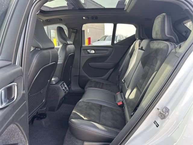 Used 2021 Volvo XC40 T5 R-Design w/ Climate Package image 12