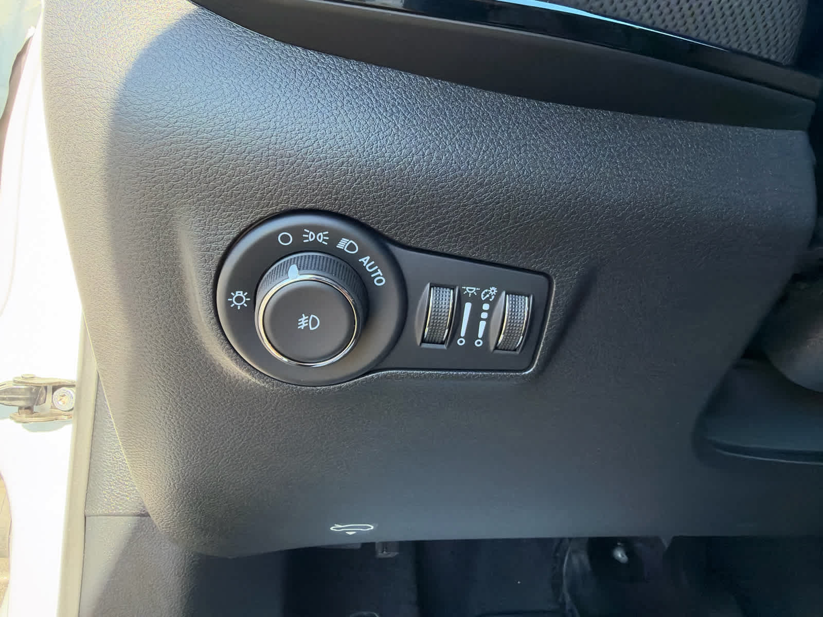 Used 2025 Jeep Compass Trailhawk AWD/4WD image 16