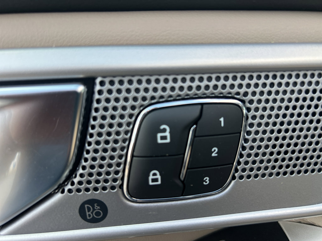 Used 2022 Ford Explorer Limited w/ Equipment Group 301A image 23