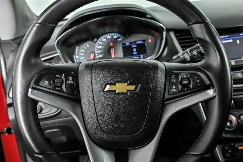 Used 2020 Chevrolet Trax LT w/ Driver Confidence Package AWD/4WD image 23
