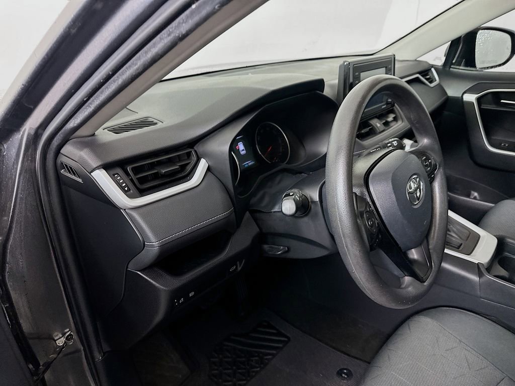 Used 2021 Toyota RAV4 XLE w/ Convenience Package image 9